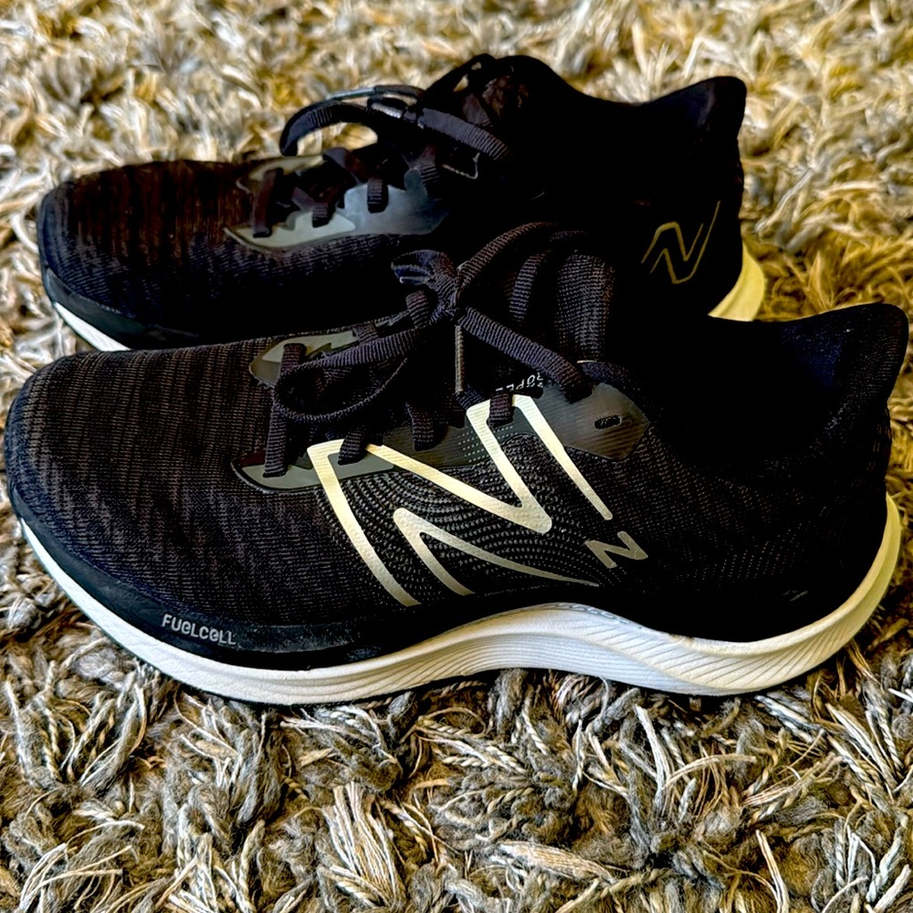 New Balance Women’s 6 wide